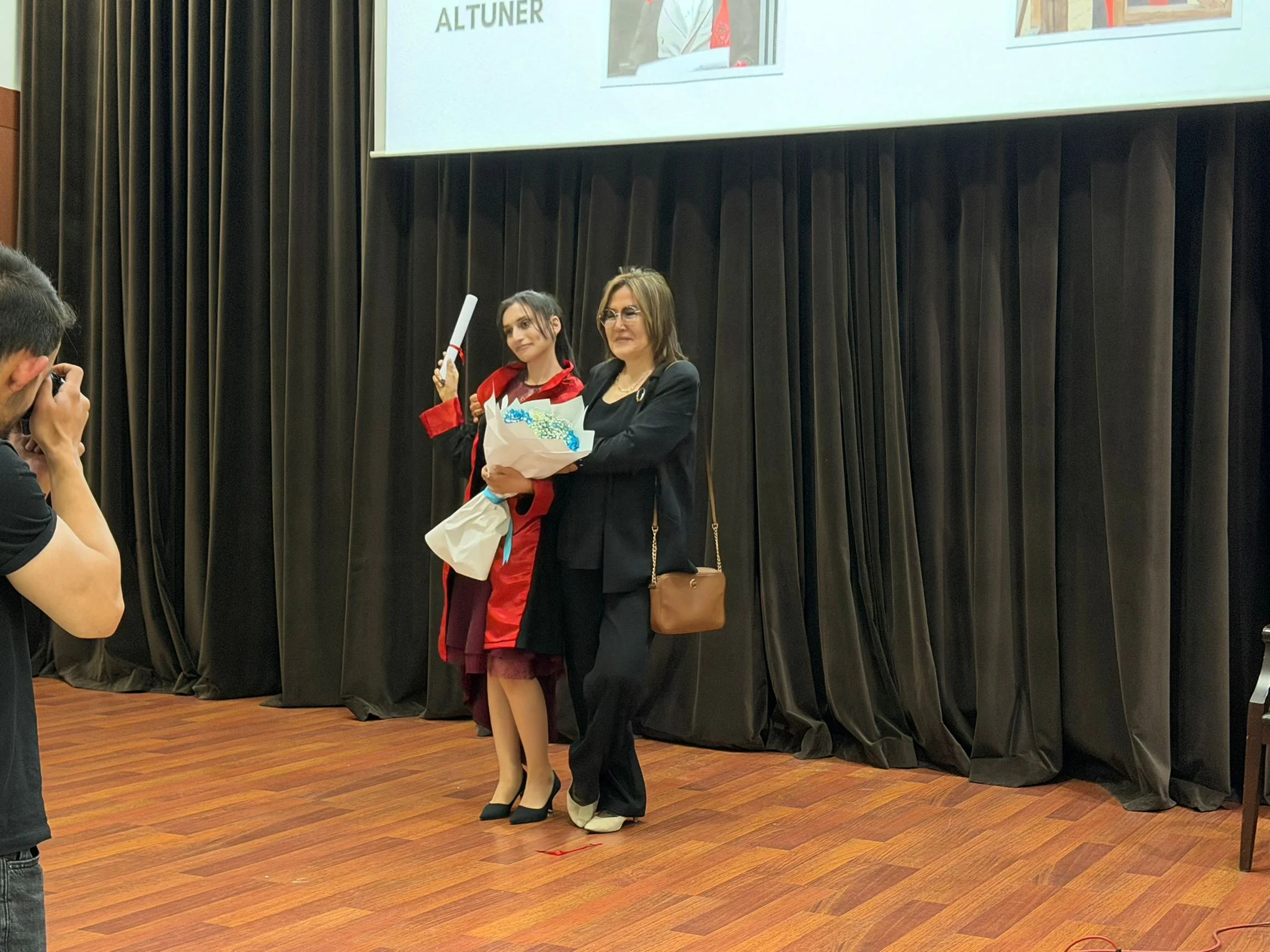 Selçuk Üniversitesi Rus Dili ve Edebiyatı Bölümünde Mezuniyet Coşkusu